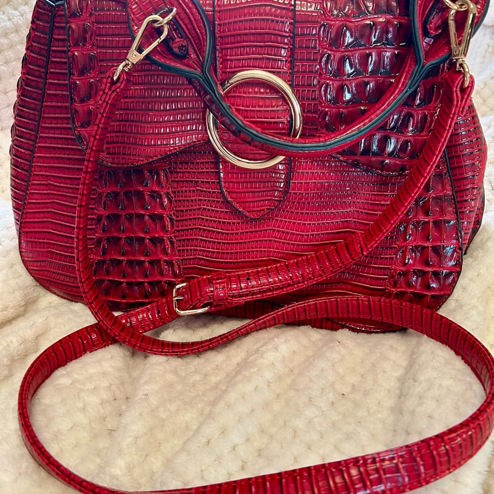 Elegant Red Crocodile-Embossed Women's Bag